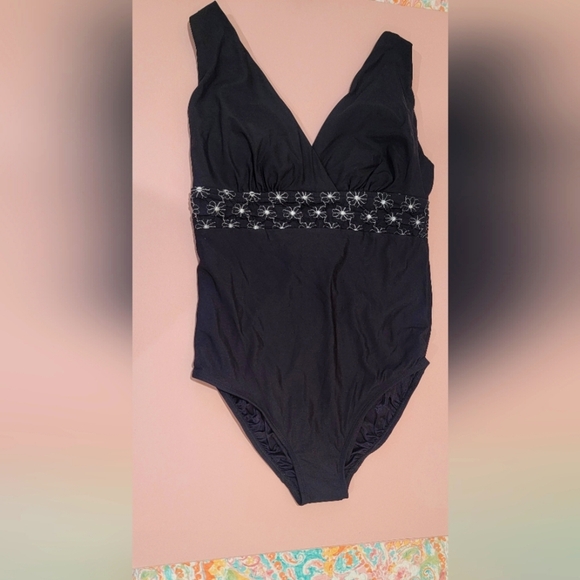 NEW - GREAT LENGTHS BLACK ONE PIECE SWIMSUIT (sz 16) - Picture 1 of 5